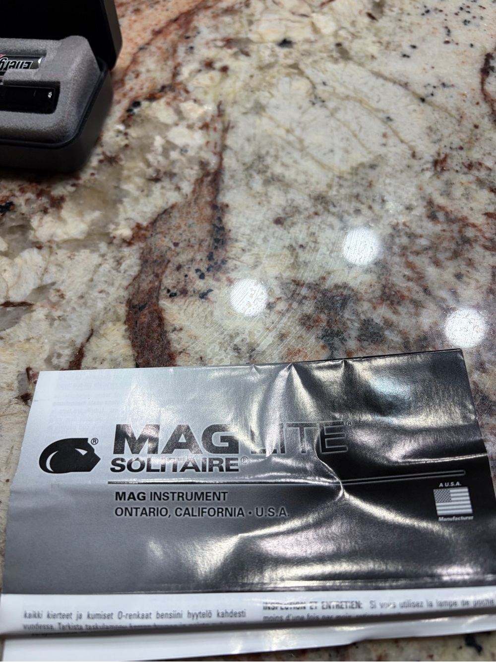 Solitaire Compact Black LED Flashlight Kit - Picture 2 of 2